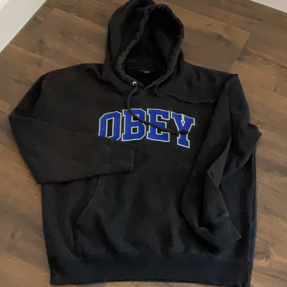 Obey Black Hoodie 
(11.24.25)
